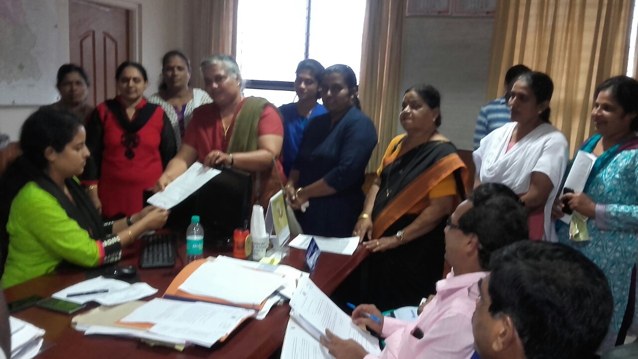 Mahila Congress submitted memo to DC in regard to 12% GST on Sanitary Products